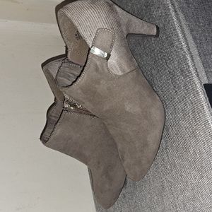 NWT Ladies London Fog booties, size 7. Zip side, beige/ light gray.